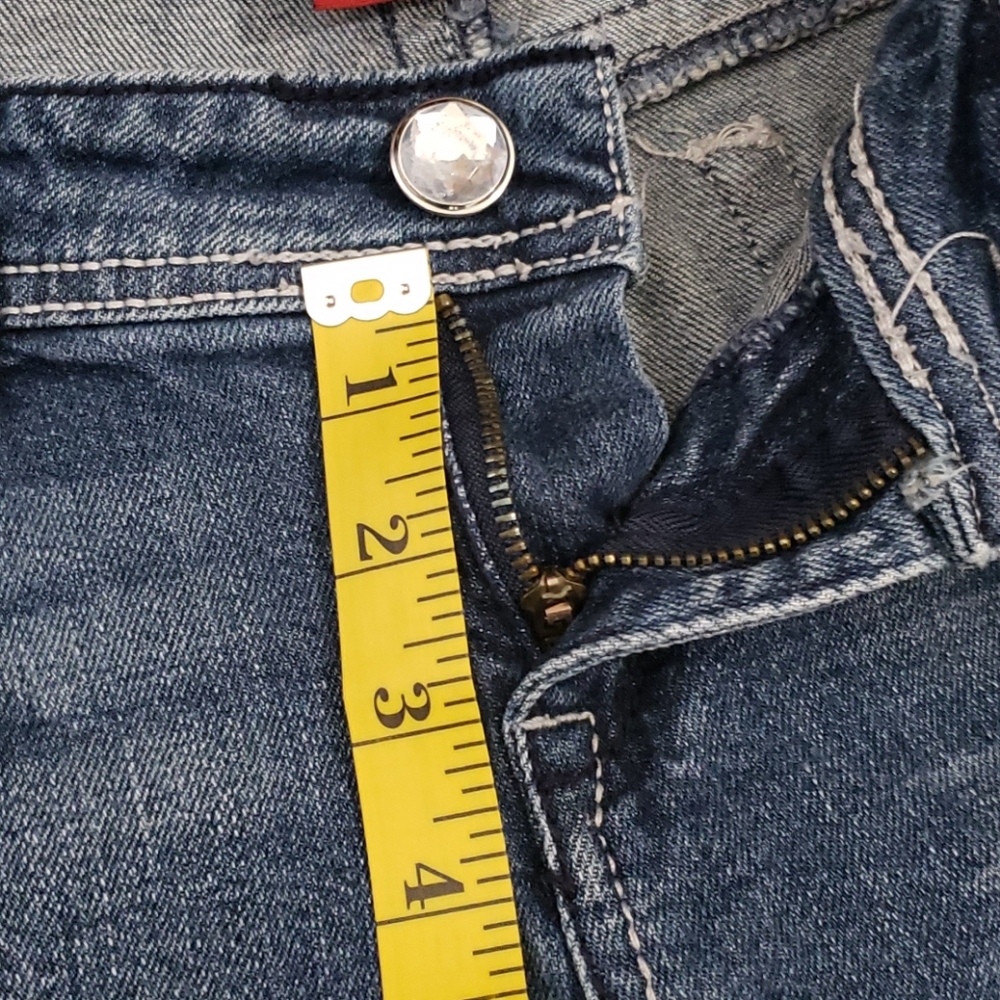 Red Rivet - Picture 7 of 12